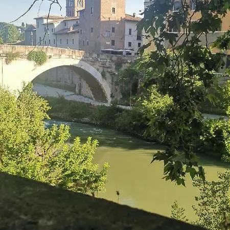 Tiberina - Trastevere Apartment *